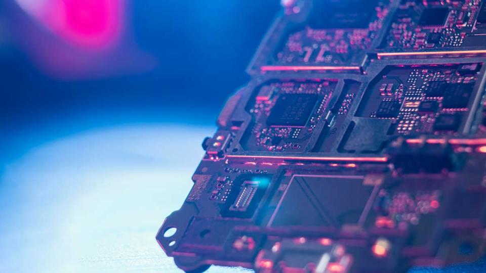 Intel is doing everything it can to bring back the glory of its old chips.